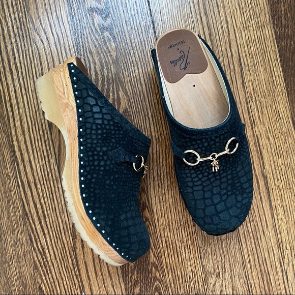 Needles Clogs - Picture 3 of 5